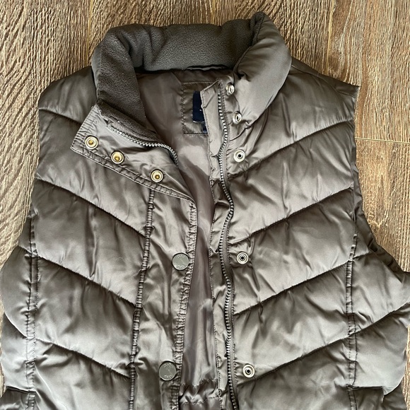 Gray Gap Vest - Picture 2 of 5